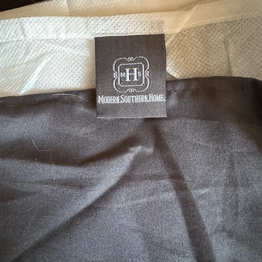 Modern Southern Home King Bed Skirt – Gray
